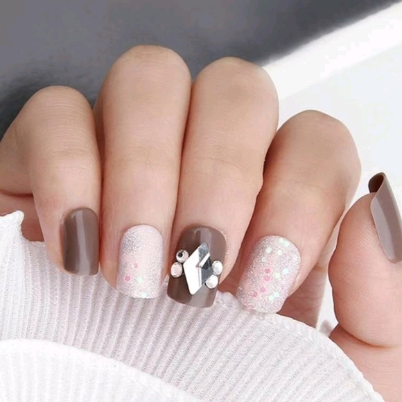 3D Rhinestone & Glitter Press On Nails - Picture 1 of 12